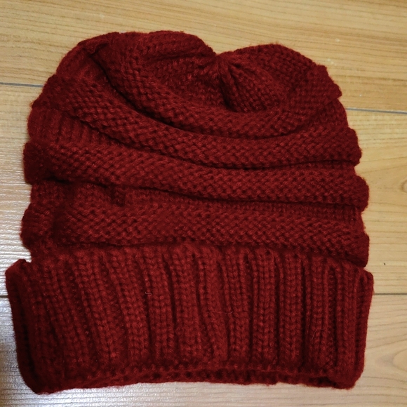 Dark red beanie - Picture 2 of 2